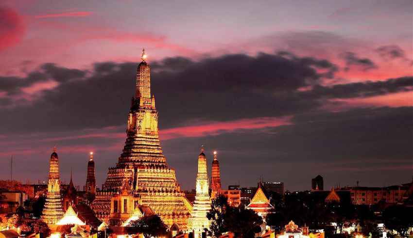 Wat Arun Tempel der Morgenröte Bangkok Thailand Sehenswürdigkeiten